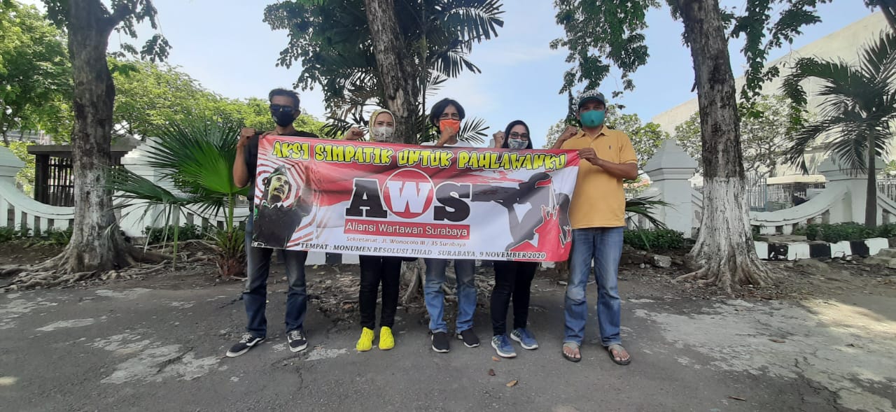 Aliansi Wartawan Surabaya (AWS) mengadakan bhakti sosial dengan tema 'Untuk Pahlawanku'.